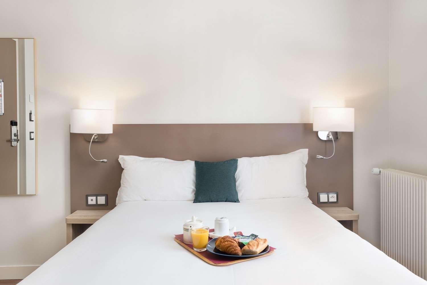 Hotel Courcelles Mederic Parijs